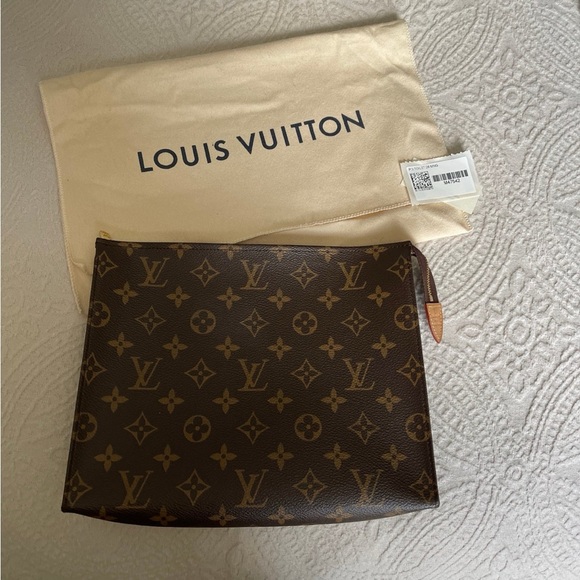 Louis Vuitton Monogram Pouch Toiletry 26 - Picture 1 of 11
